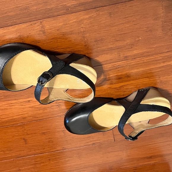 NEW - Dansko Tiffani Milled Burnished Black - Size 37 - Picture 2 of 3